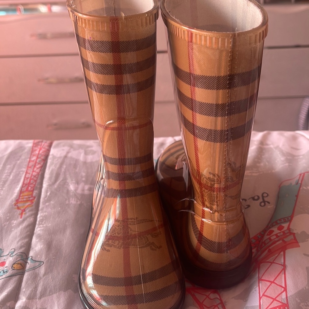 Burberry rain boots rarely worn